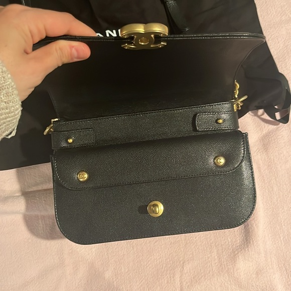 BRAND NEW CHANEL MESSENGER BAG - Picture 5 of 8